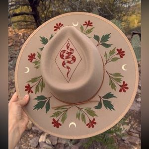 Luna Bloom “Sawyer” hat from March 2023! Brand new, in box!